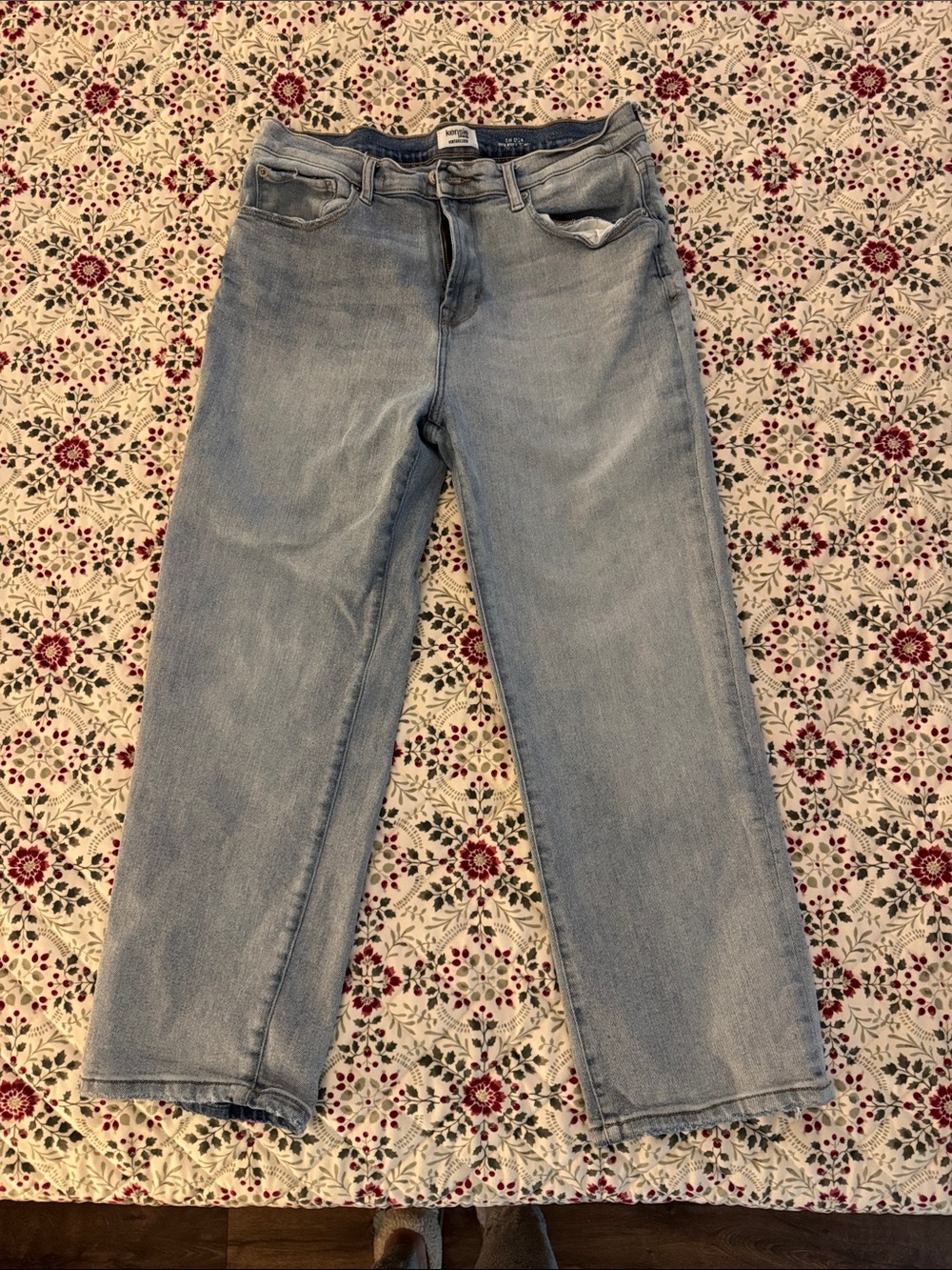 kenzie Light Wash Straight-Leg Women's Jeans